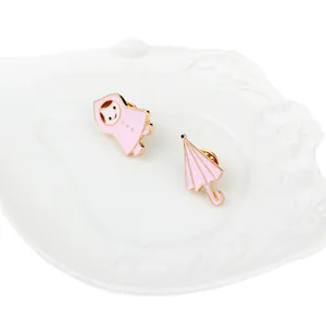 Coffret broche émaillée mignonne fille en imperméable rose et parapluie enfant