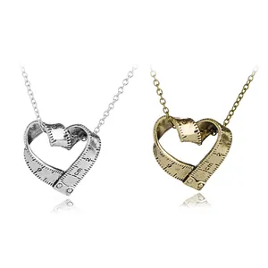Pendentif créatif en forme de cœur avec ruban à mesurer en finitions or et argent