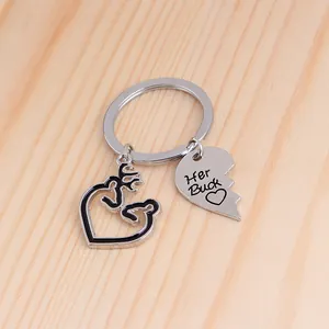 Llavero para parejas Her Buck His Doe con ciervo y corazón en acabado plateado