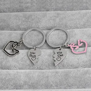 Llaveros de pareja con alces y grabados de Her Buck y His Doe para regalo navideño