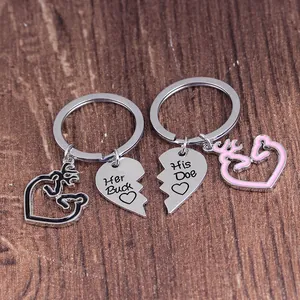 Llavero para Pareja de Aleación Rompecabezas Corazón Letras Her Buck His Doe Colgante Cabeza Ciervo Rosa Negro Regalo