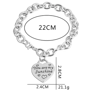 Bracelet coeur poli en argent avec gravure 'You are my Sunshine' et fermoir mousqueton