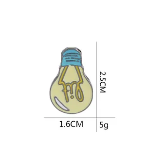 Modieuze schattige emaille broche in gloeilampvorm met afmetingen 2,5cm x 1,6cm voor decoratie