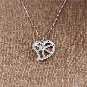 Collier avec pendentif cœur argenté, gravure personnalisée et chaîne vénitienne