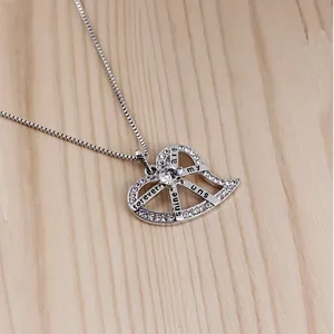 Collier cœur argenté avec gravure 'You are my sunshine' et cristaux scintillants