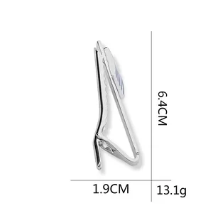Pince à cravate argentée pour homme avec rayures bleues, mesurant 6,4 cm et pesant 13,1 g