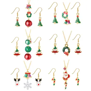 Parure de bijoux de Noël avec colliers et boucles d'oreilles Père Noël et renne colorés