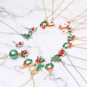 Weihnachts-Schmuckset mit Weihnachtsmann, Schneeflocken und bunten Emaille-Ohrringen