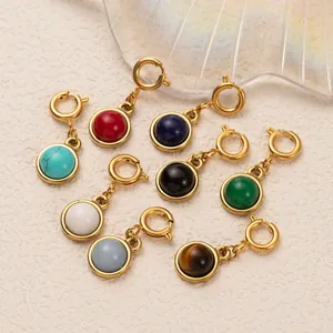 Set di otto ciondoli in pietra naturale e acciaio inossidabile placcato oro 18K con chiusura