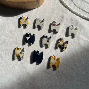 Set mit 10 niedlichen Katzenanhängern aus Keramik für DIY-Schmuck mit 18K Goldöse