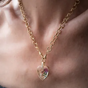 Collier vintage en or 18k avec pendentif cœur transparent et pierres précieuses colorées