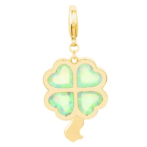 Vierblättriger Kleeblatt Anhänger mit Opal-Inlay und 18K Gold Karabinerverschluss