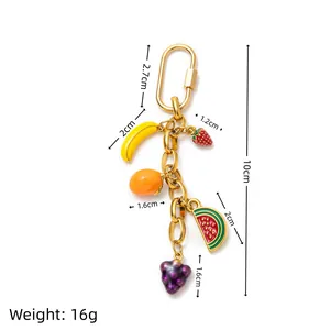 Spécifications de taille pour un porte-clés doré avec divers pendentifs de fruits