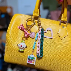 Bijou de Sac Mode DIY Porte-clés Série d'Été Pendentif en Alliage Émaillé pour Décoration de Sac Accessoires de Dessin Animé Multi-éléments Cadeau Femme