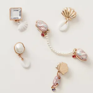 Breloques pour chaussures thème océan avec perles baroques, coquillages et cristaux