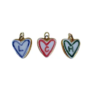 Pendentifs cœur en céramique peints à la main avec bord doré et lettres L, C et H