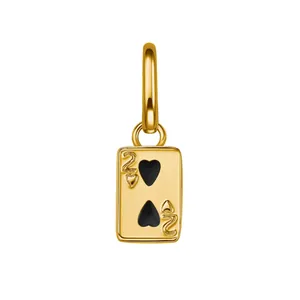 Detail van een gouden speelkaartbedel met cijfer 2 en hartmotief voor DIY-sieraden
