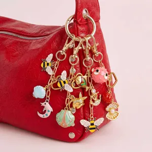 Porte-clés en Alliage d'Or Mode DIY pour Femmes Charme de Sac Coquille Abeille Dauphin Pendentif Émail Strass Anneau de Clé Décoratif Bijoux Cadeau