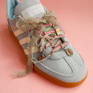 Lace bows and pearl chain charms set for sneakers with heart pendants and plaid ribbons