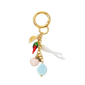 Porte-clés plaqué or 18 carats avec pendentifs citron, piment, pêche et perles