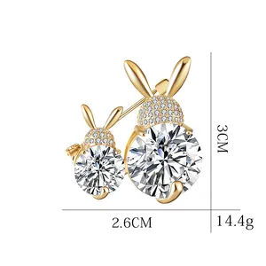Broche double lapin dorée avec grandes pierres en zircon et oreilles serties de pavés