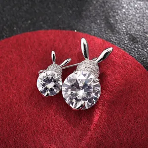 Broche lapin en argent étincelant avec grandes pierres de cristal et micro-strass