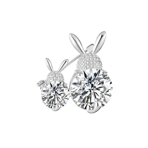 Détails des boucles d'oreilles lapin en argent avec cristaux ronds étincelants