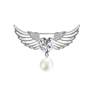 Broche ailes d'ange élégante avec cœur en cristal et perle pendante argentée