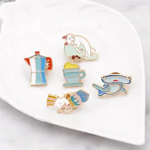 Set di cinque spille smaltate creative con motivi di squalo, gatto e caffè