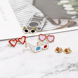 Lot de pin's en émail mignons avec lunettes de soleil en cœur et lunettes 3D tendance