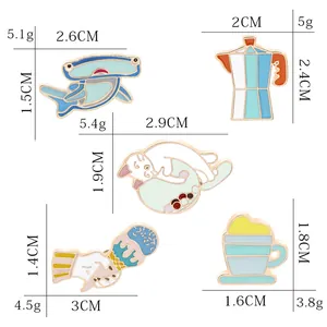 Set di spille smaltate a forma di squalo e gatto blu chiaro con dettagli di misura