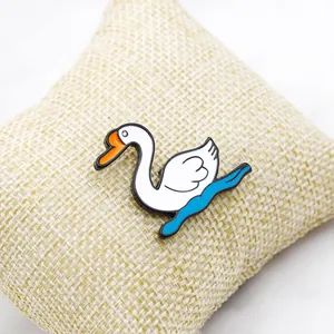 Cartoon Flamingo Swan Enamel Brooch Pins Zinc Alloy Animal Badge Pin For Clothing Bags Backpacks Fashion Jewelry Decoration Accessories