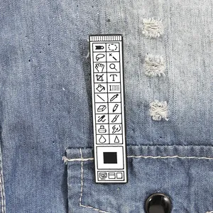 Broche creativo de barra de herramientas Photoshop en chaqueta vaquera para diseño