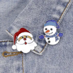 Lot de broches de Noël émaillées avec Père Noël et bonhomme de neige sur veste denim