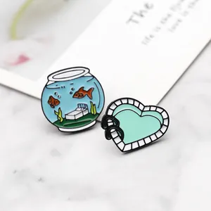 Ensemble de broches émaillées créatives avec bocal à poissons et piscine en cœur