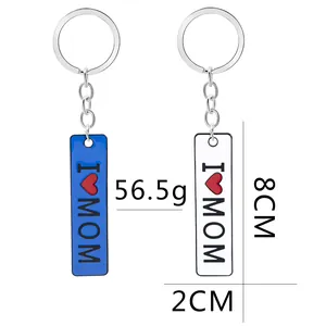 Dettaglio del portachiavi Mamma che mostra le dimensioni 8x2cm e il peso di 56,5g