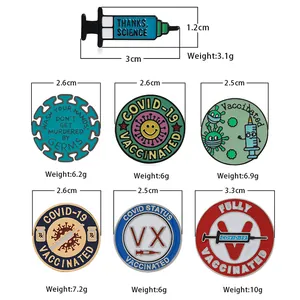 Kreative COVID-19-geimpfte Emaille-Pins mit medizinischen Spritzen und Viren-Abzeichen