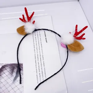 Diadema LED de cuernos de reno de Navidad con orejas marrones y bolas de felpa blanca