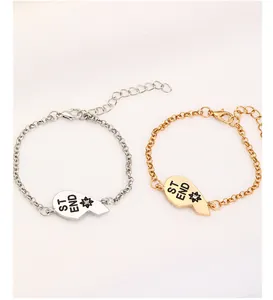 Detailansicht der Best Friend Armbänder mit geteiltem Herz, Sonnenblume und Kristallen