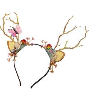 Diadema de astas de reno estilo bosque con mariposas rosas y bayas rojas de Navidad