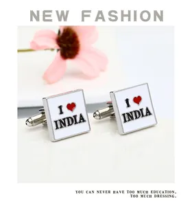 Macro di gemelli quadrati in argento con design smaltato I Love India e cuore rosso