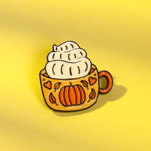 Épingle émaillée tasse de citrouille créative avec feuilles d'automne pour Halloween