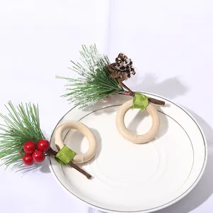 Juego de Servilleteros de Piña de Navidad Simulación de Verdor Bayas Madera Hebilla de Servilleta Para Decoración de Mesa