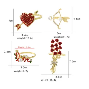 Set mit vier Rosen- und Herz-Serviettenringen mit Vergoldung und Perlenakzenten