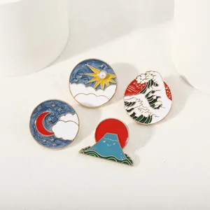 Japanisches Emaille-Pin-Set mit Motiven von der Großen Welle, dem Fuji sowie Sonne und Mond