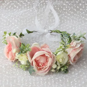 Couronne de roses roses et ivoire avec ruban pour photographie de mariage romantique