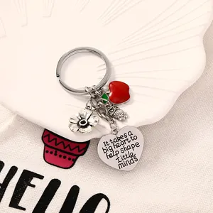 Llavero de Aleación con Múltiples Colgantes Manzana de Esmalte Rojo Búho Flor Placa de Corazón Grabado Regalo Conmemorativo para el Día del Maestro