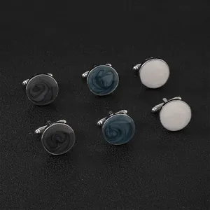 Eleganti gemelli rotondi da uomo in argento con trama marmorea per abiti da lavoro