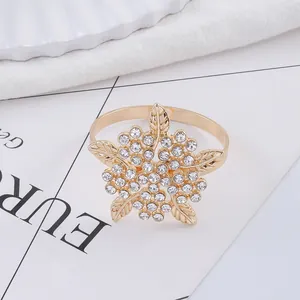 Portatovaglioli dorato a forma di fiocco di neve con strass per tavola elegante