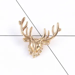 Vintage Alloy Elk Deer Head Brooch Pins For Men Women Suit Accessories Gold Silver Metal Animal Lapel Pin Christmas Gift